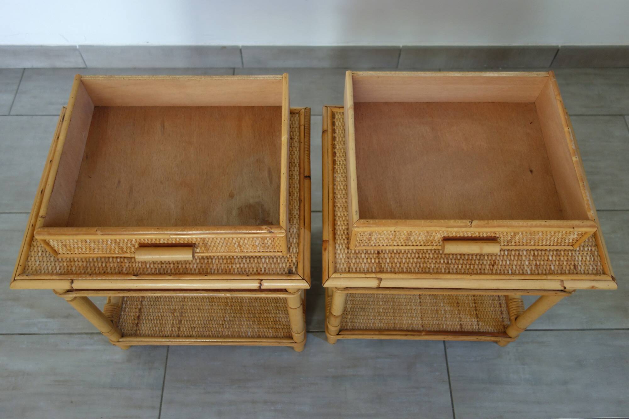 Pair of woven wicker and bamboo bedside tables, 70s/80s.