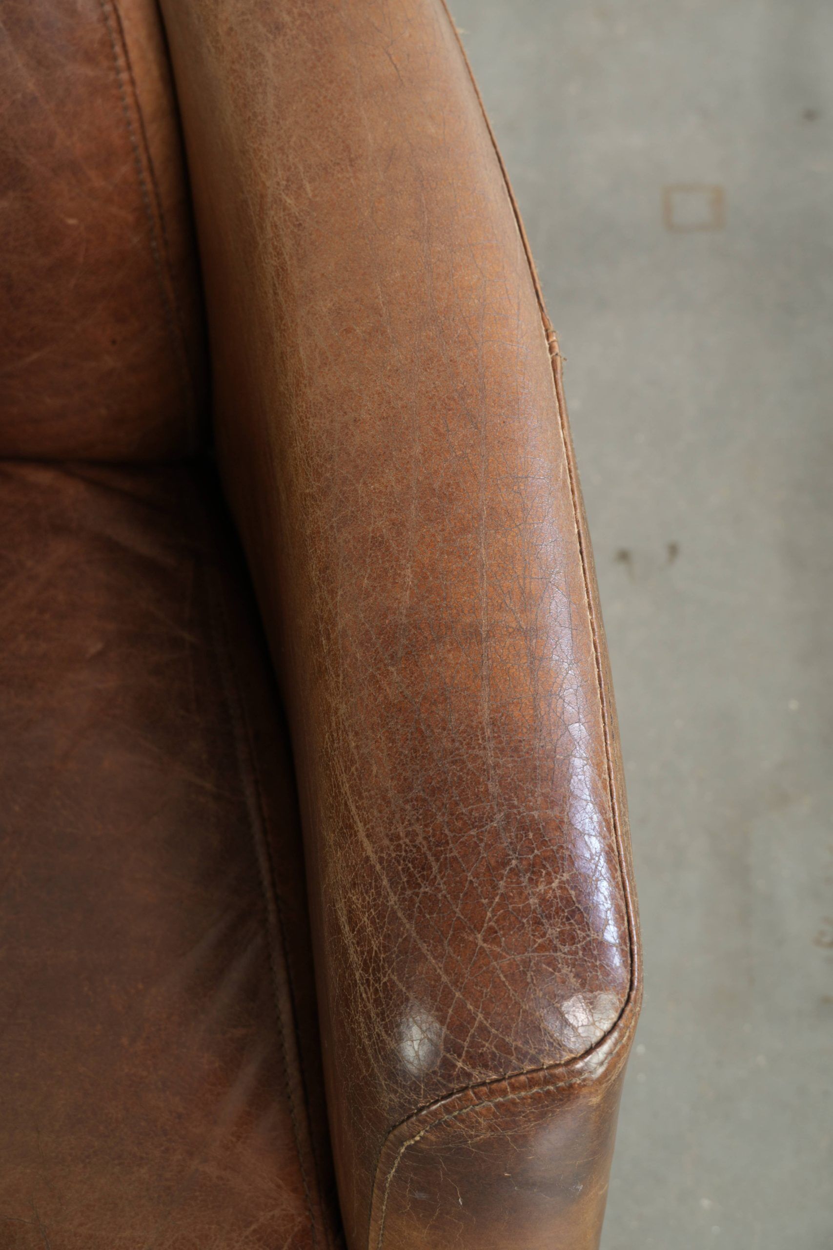 Fauteuil design aviateur en cuir de vache couleur cognac intemporelle