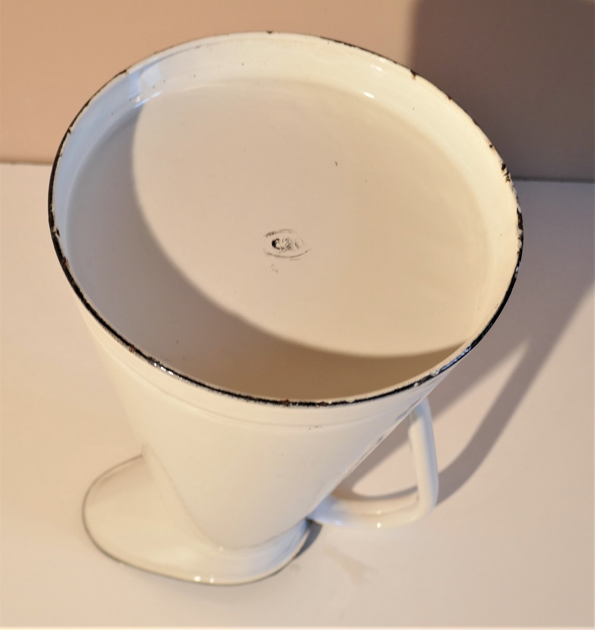 White enamel broc