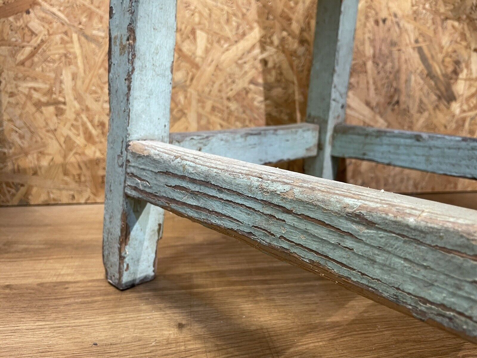 Tabouret porte plante bois patiné déco loft atelier campagne chic