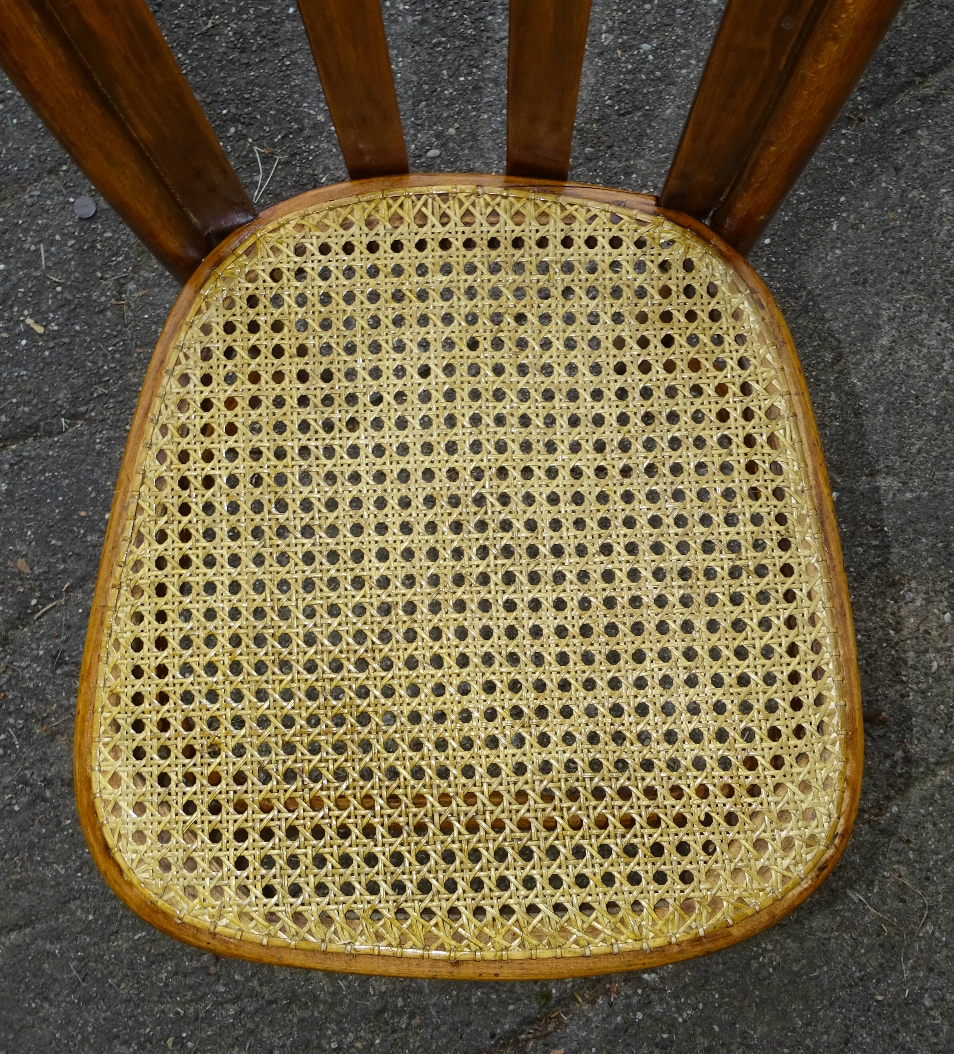 Chair Thonet N °391 XV of 1925 canned, walnut shade