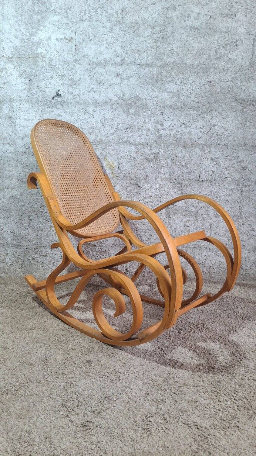 Rocking-chair style Thonet hêtre courbé & cannage – années 60