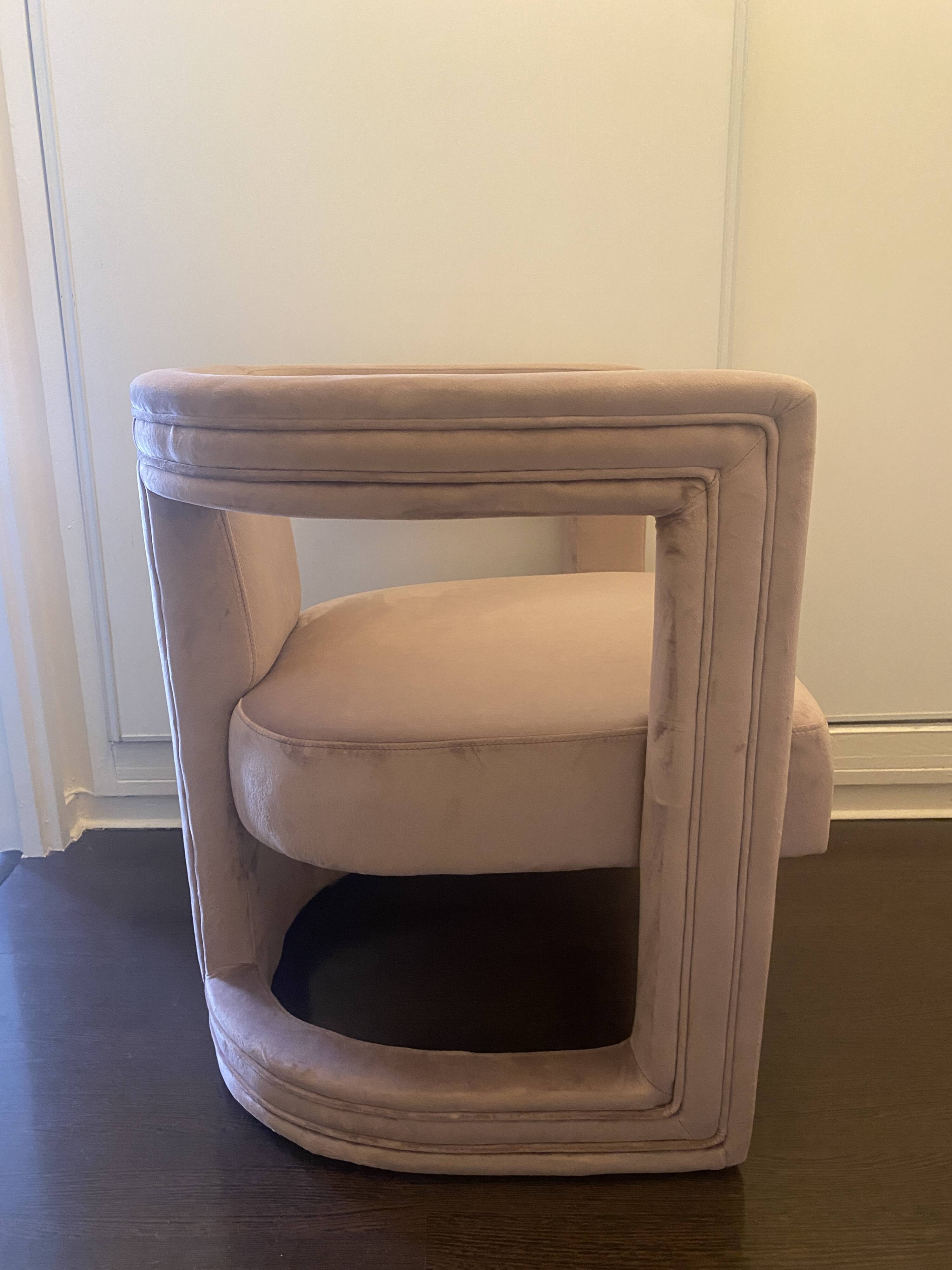 Fauteuil rose poudré