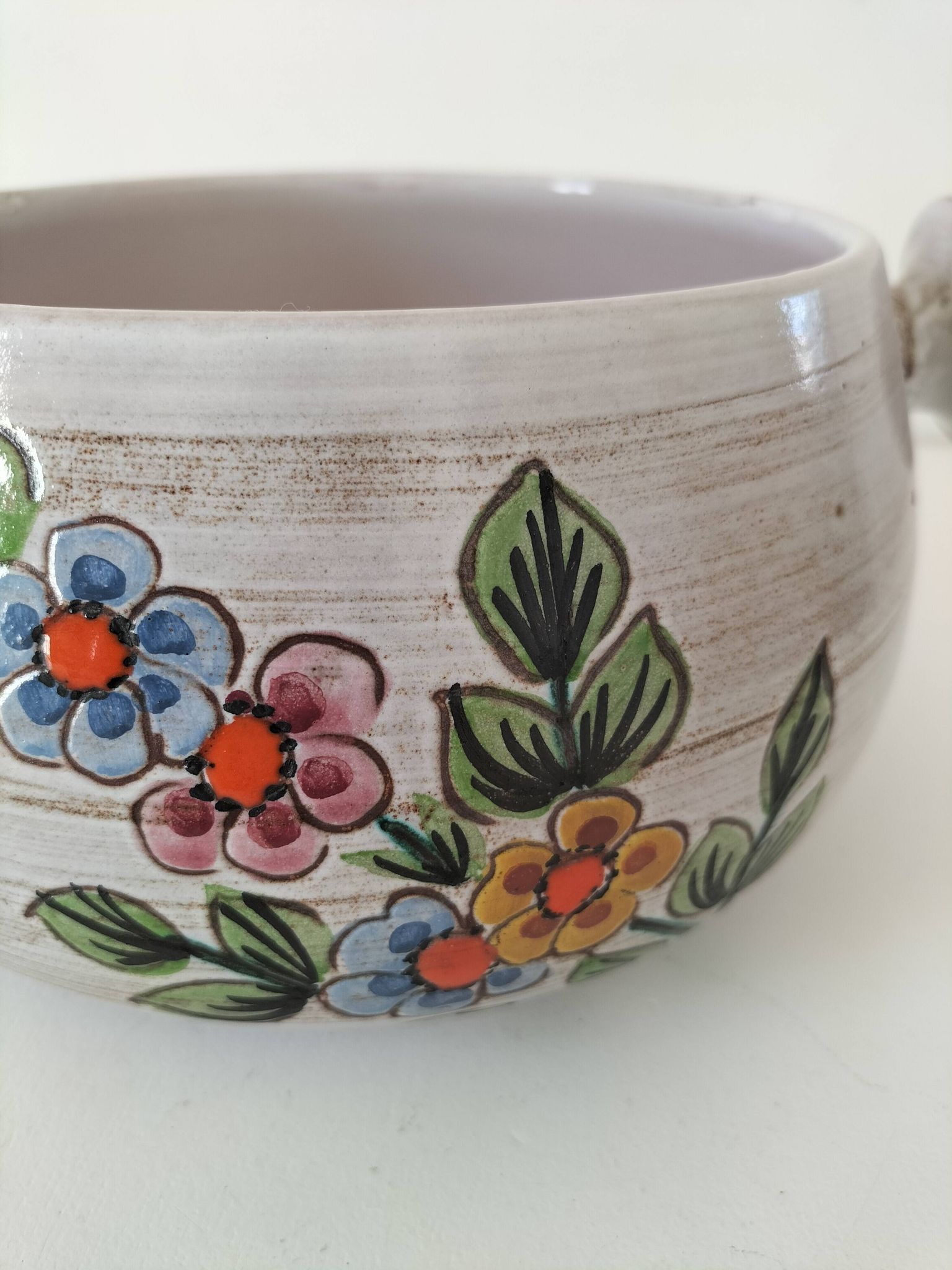 Glazed stoneware dish with floral motif