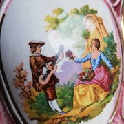 Paire de vases fragonard en porcelaine émaillée