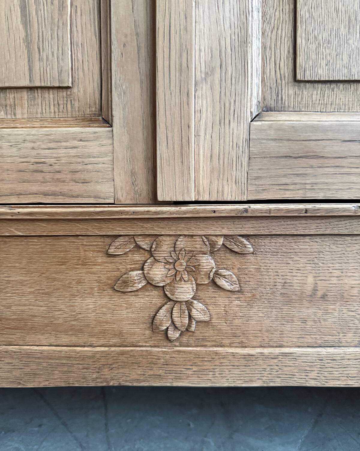 Art Deco display cabinet in oak (renovated)