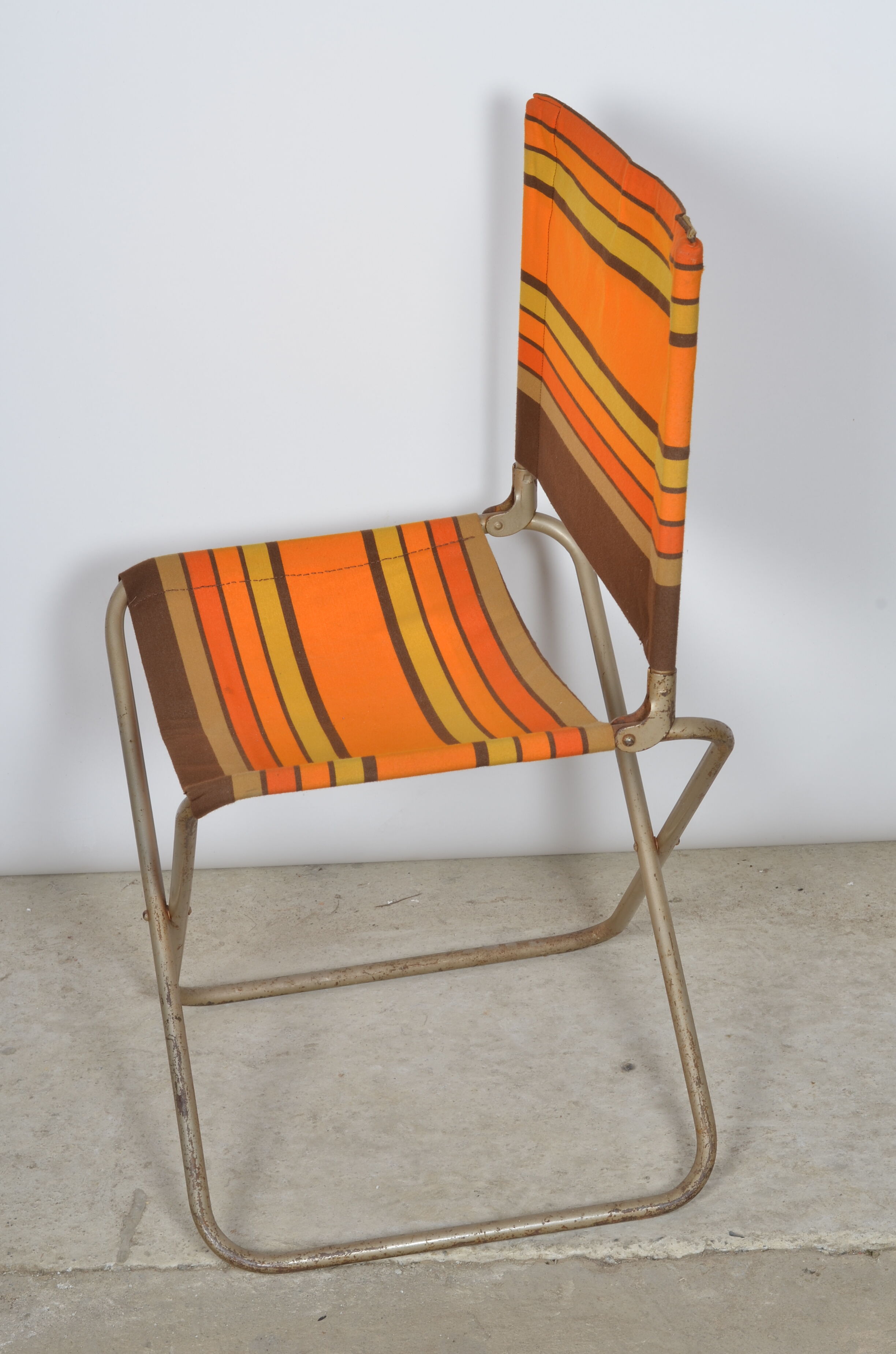 Folding camping chair