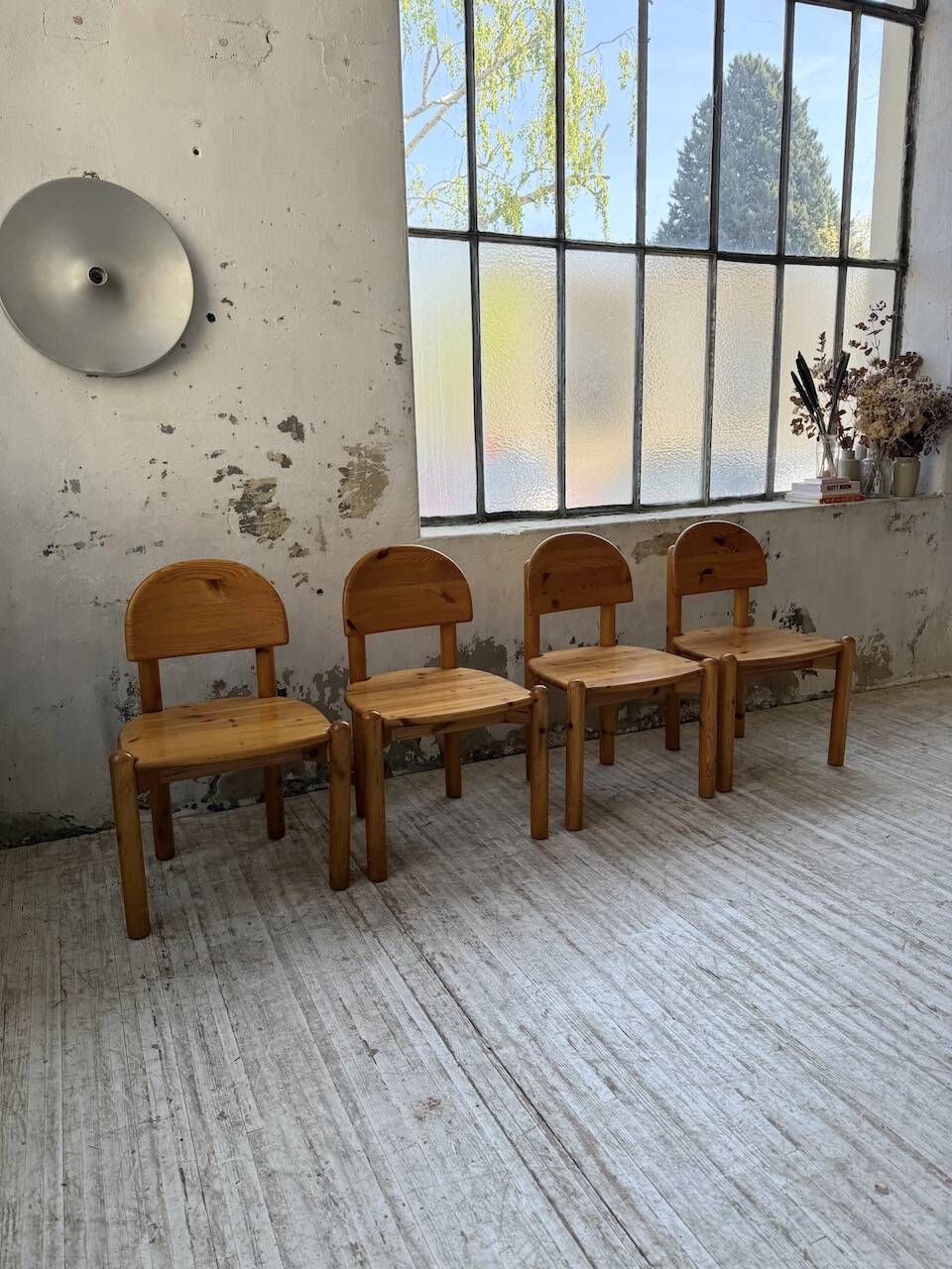 Set of 4 Daumiller pine chairs