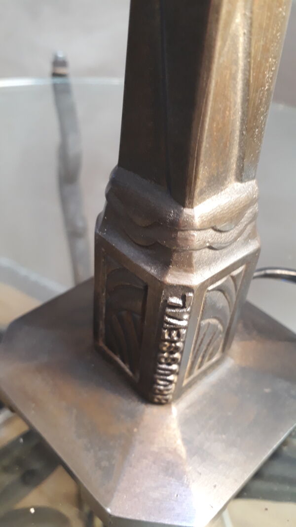 Lampe fonte d'acier 1920  signé de la maison Brousseval  et tulipe muller et frere non signe