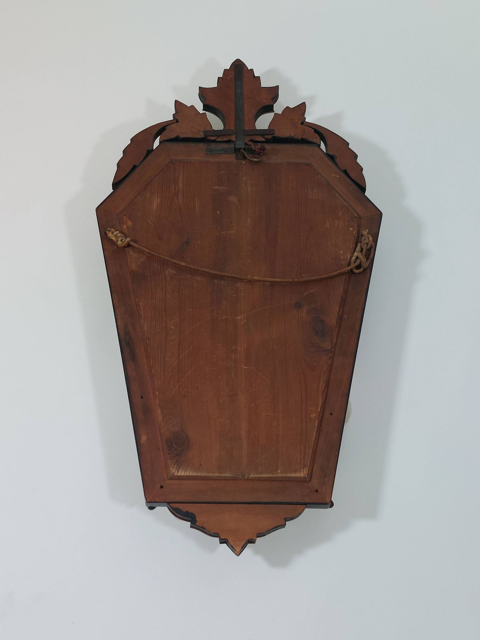 Venetian wall mirror in Murano glass with faceted floral decoration from the 1930s.