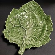 Assiette barbotine feuille Portugal seconde moitié XXème