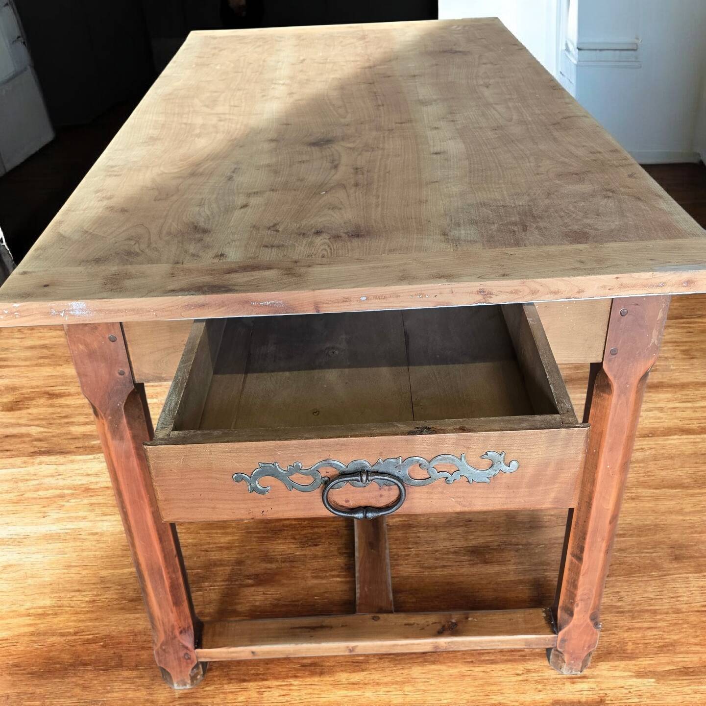 Farm table in solid pine with two drawers – 19th century