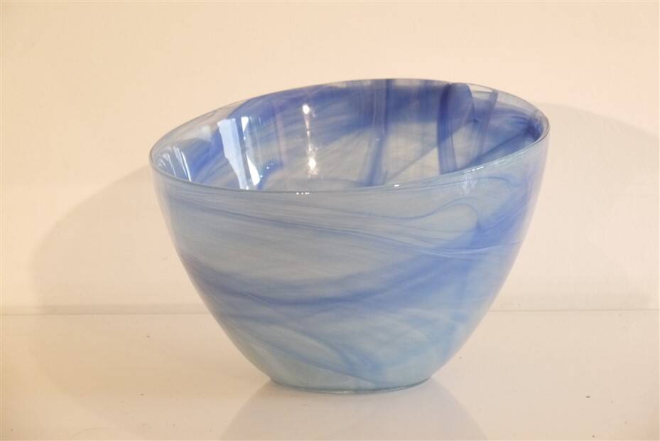 Glass pocket tray by Anna Ehner for Kosta