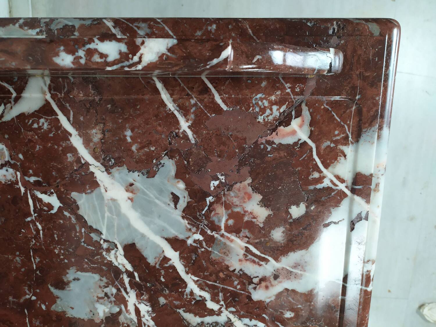 Burgundy marble dressing table