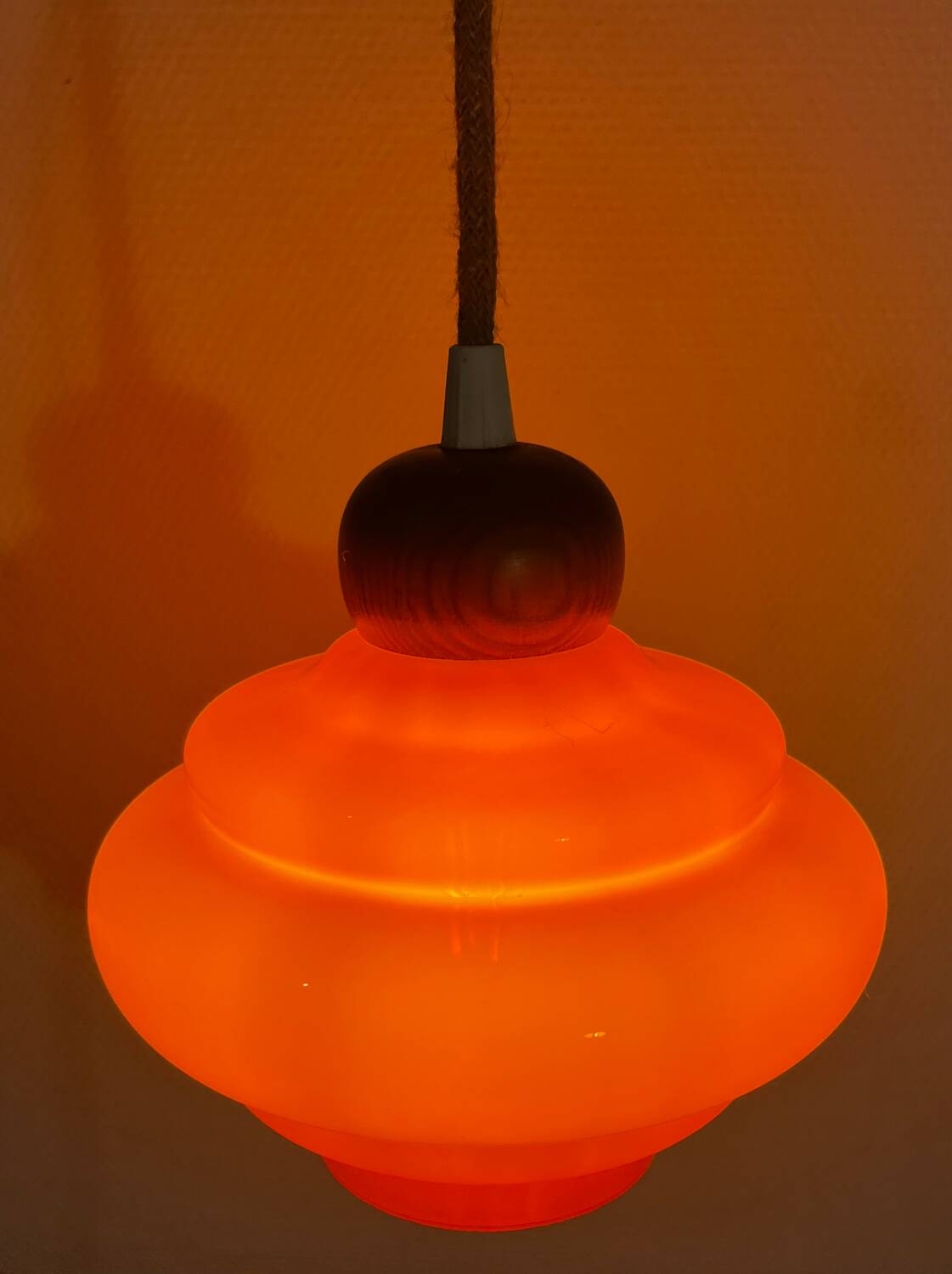 Suspension vintage orange verre opalin