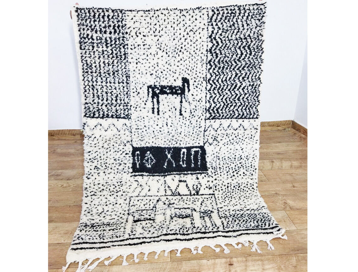 Moroccan carpet 164x112cm