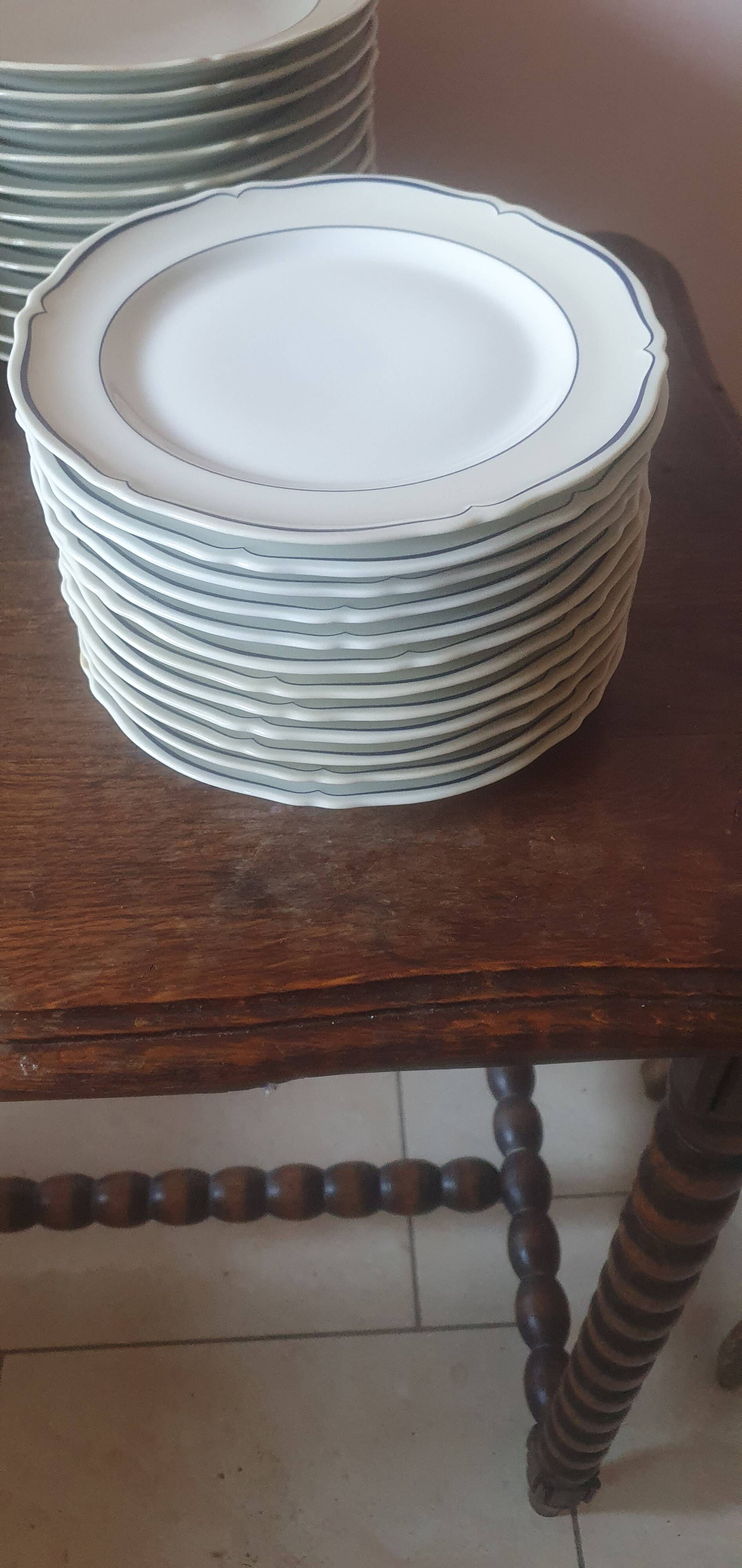 Service de table neuf porcelaine dure Georges Boyer Limoges France