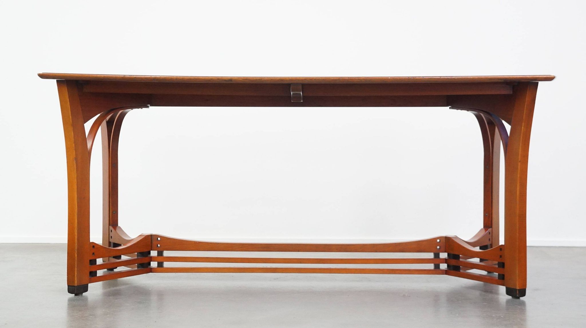 4 to 6-person Art Nouveau design dining table by Schuitema