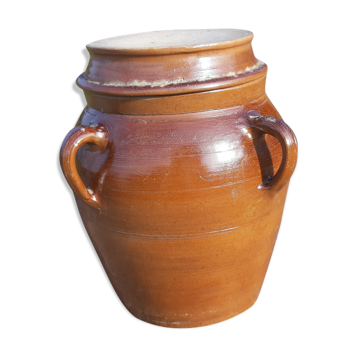 Saloir in sandstone 4 handles and lid