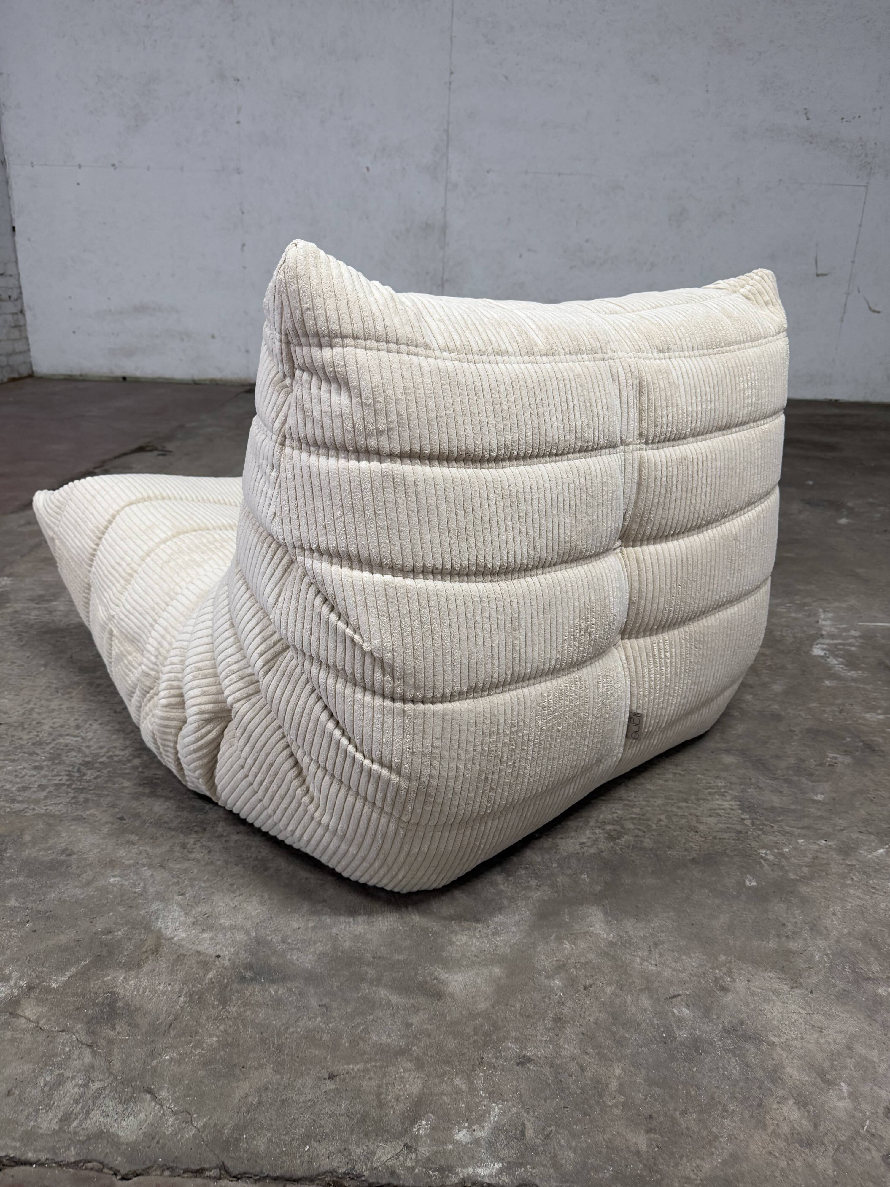 Ligne Roset Togo 1-seater in pouf in Beige Corduroy 10/10