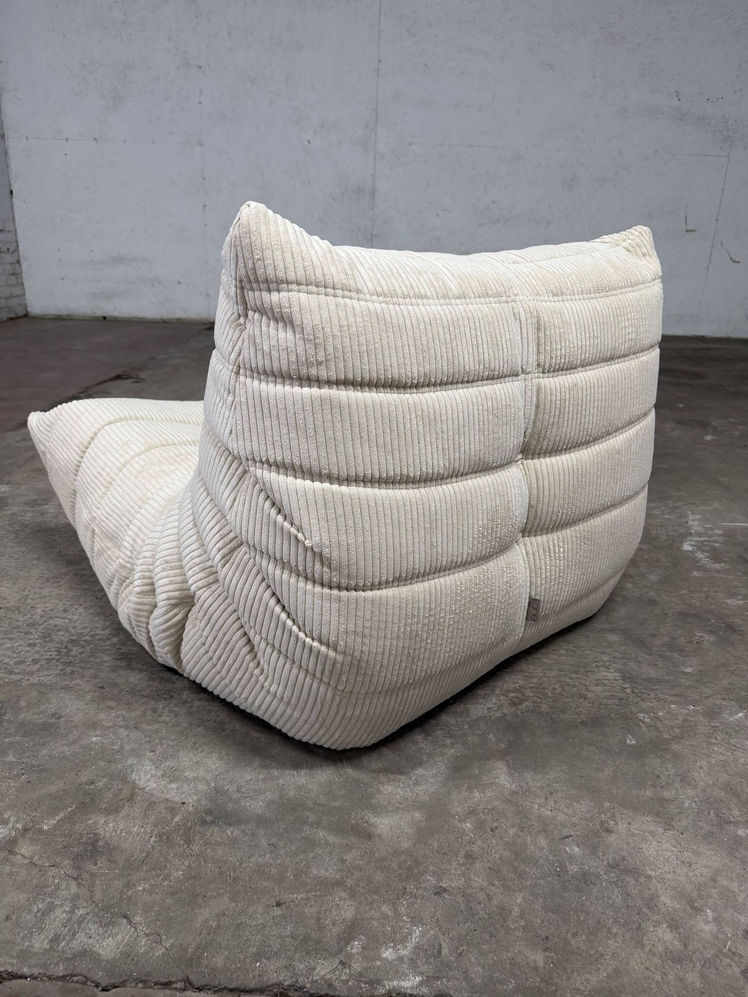 Ligne Roset Togo 1-seater in pouf in Beige Corduroy 10/10