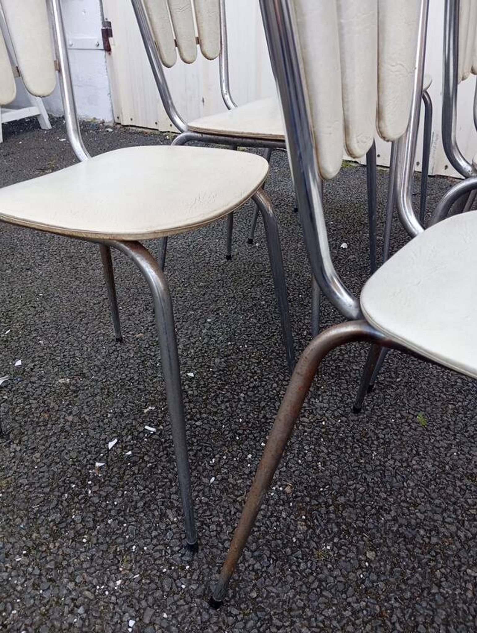 Ensemble de six chaises de salle à manger "Style Paon"
