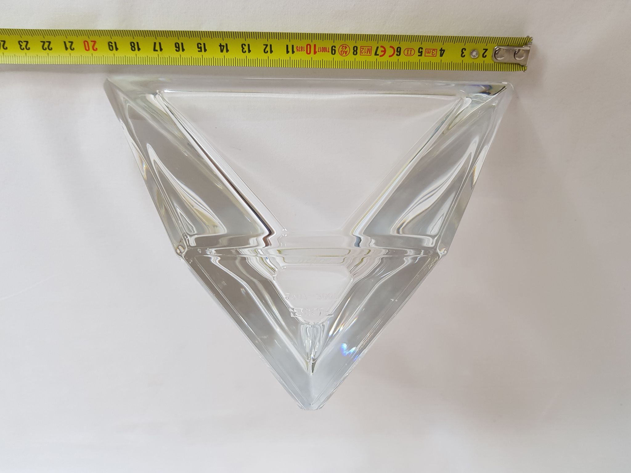 Coupe vide poche en verre de forme triangulaire signé