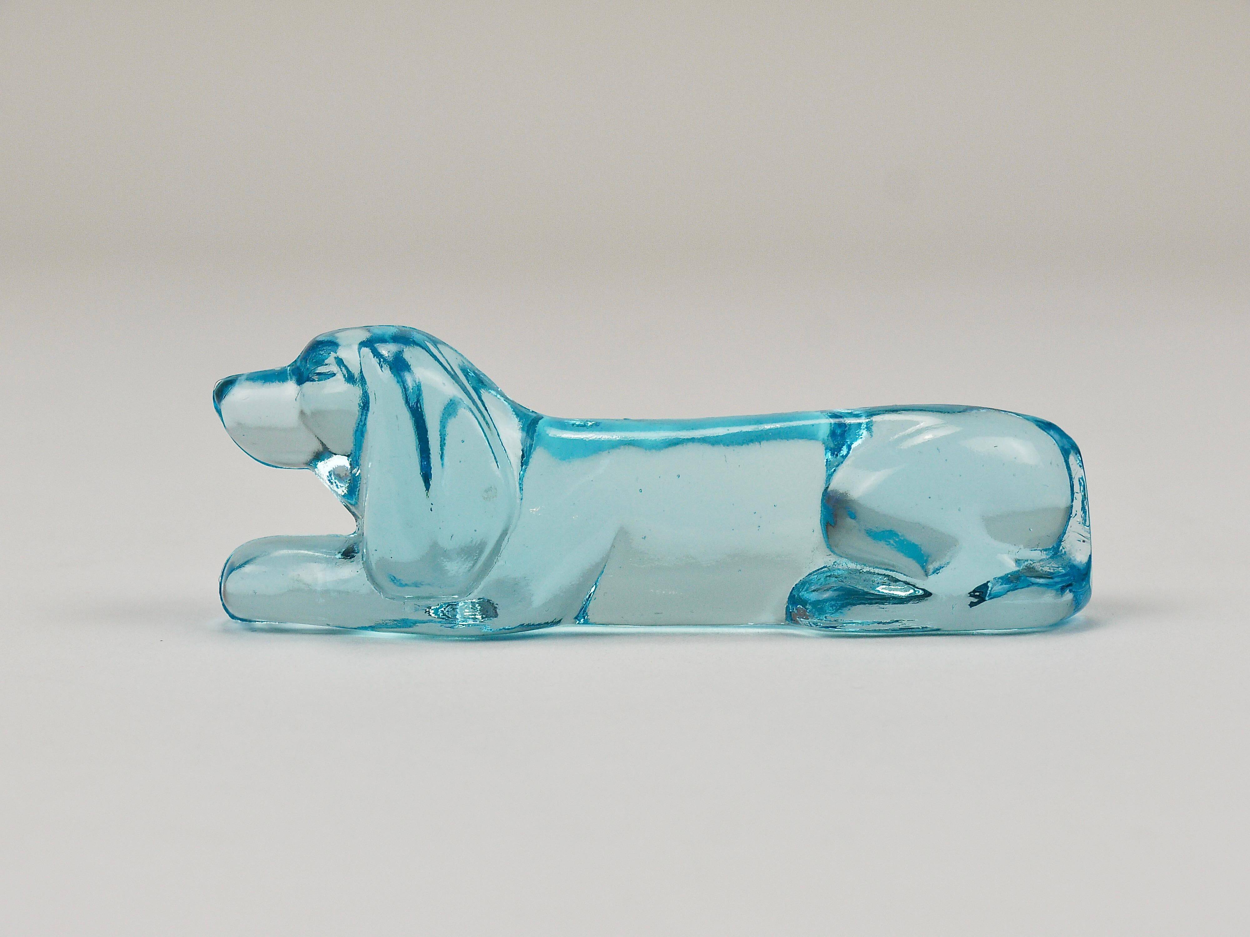 6 repose-couteaux Art déco français en verre bleu clair, années 1930 représentant un teckel ou basset