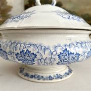 Antique ironstone tureen “Flora Lichen” Creil and Montereau