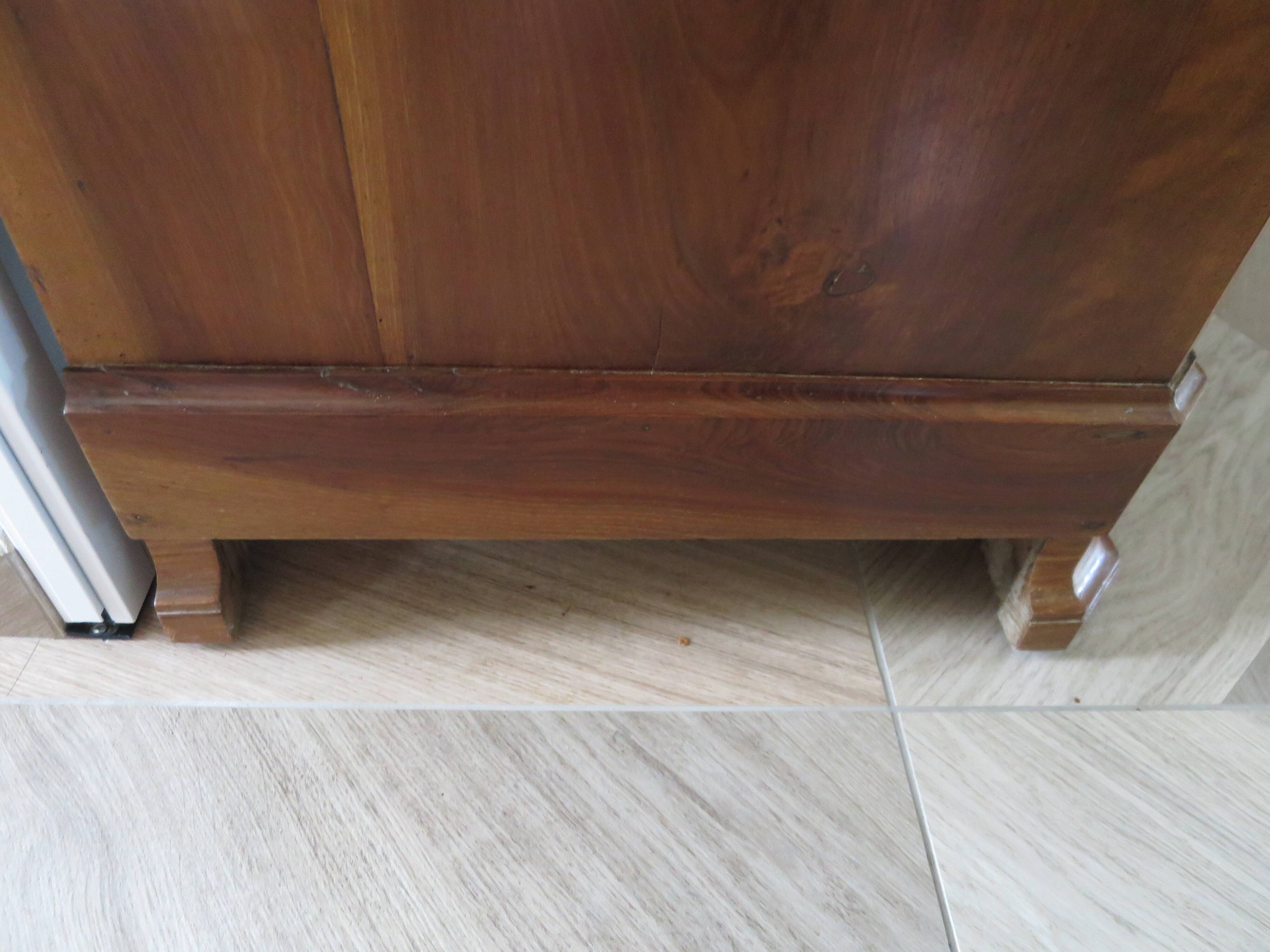 Rare - Pretty old chest of drawers with 4 drawers and 3 locks - In walnut - 1930
