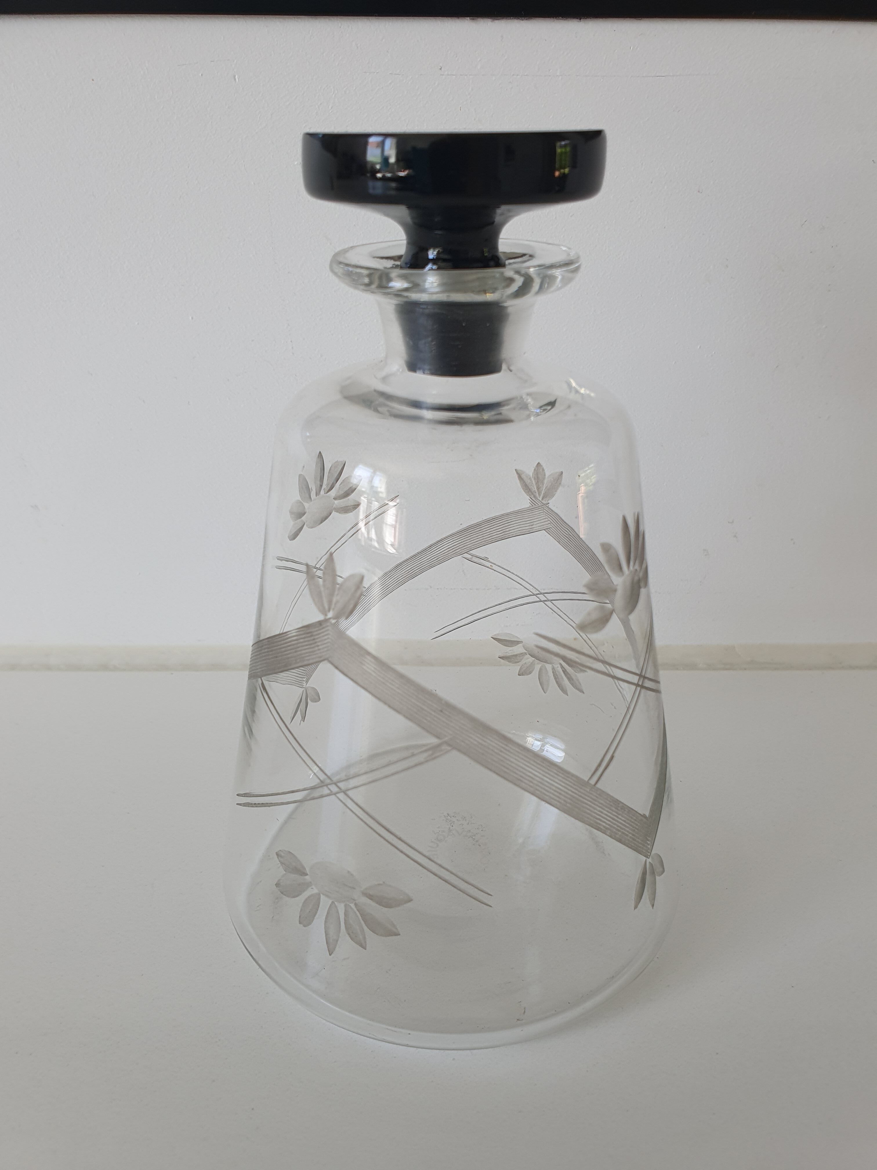 Glass decanter