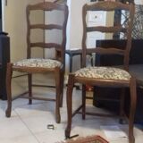 Set of 2 wooden chairs