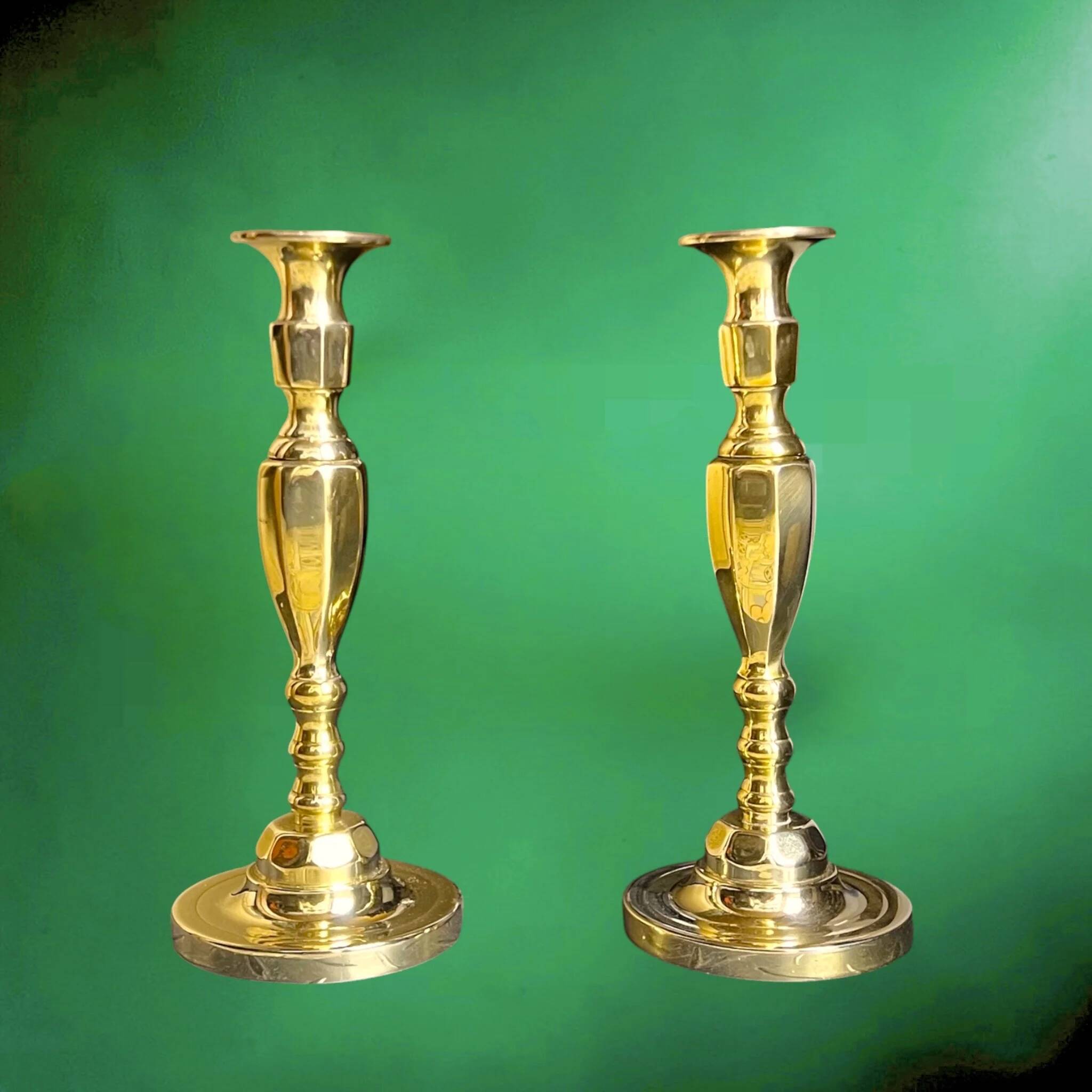 Pair of English polished brass candlesticks – vintage candle holders made in England – elegant classic decoration