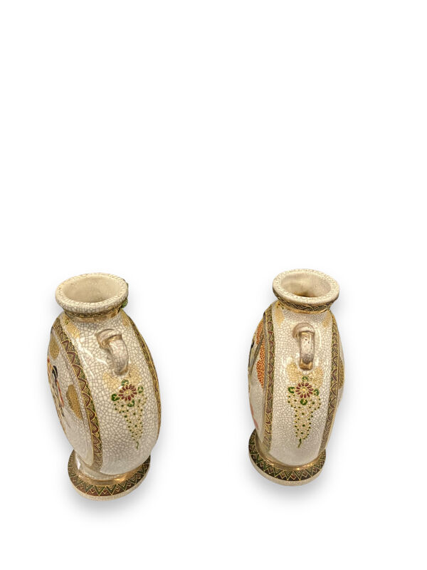 Paire de vases gourde en faïence japonaise de satsuma