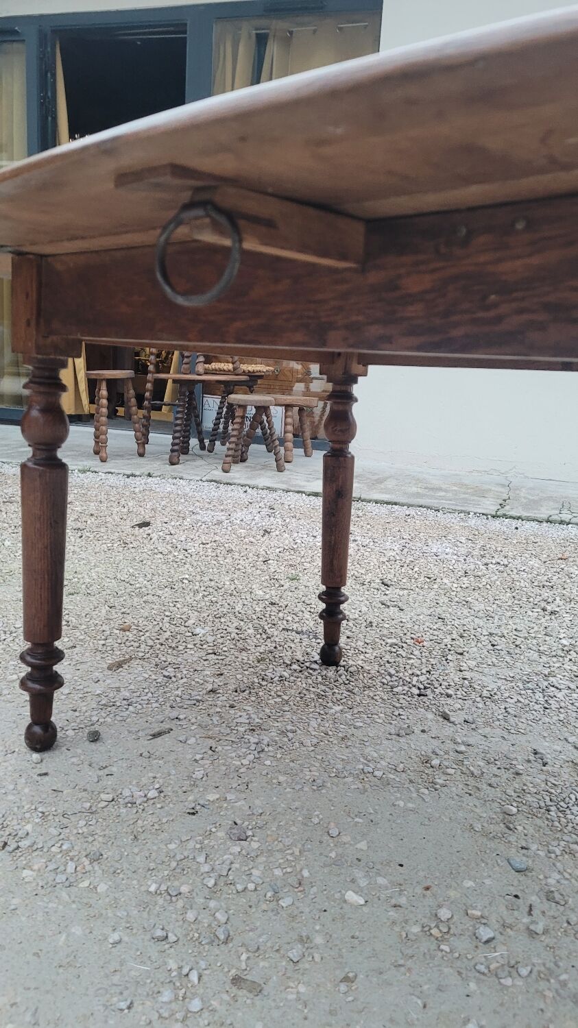 Burgundian oval farm table in 19th century solid oak with shutters - 1m93