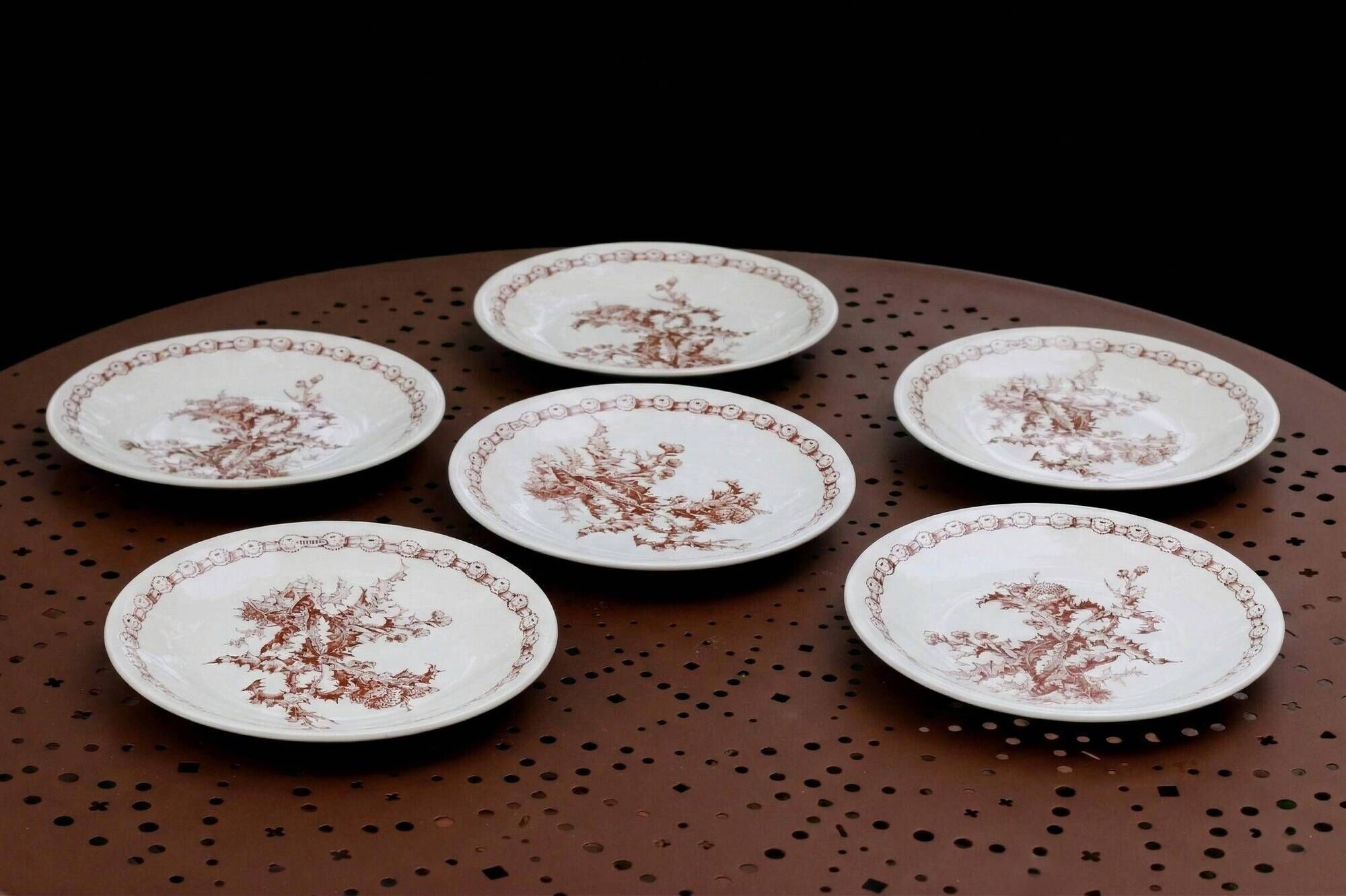 Gien earthenware plates with thistle decoration, set of 6.