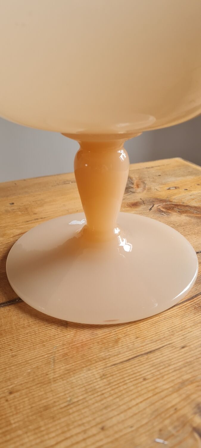 Cup in nude milky opaline