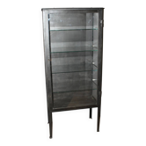 Vitrine en fer à patine noire vers 1920