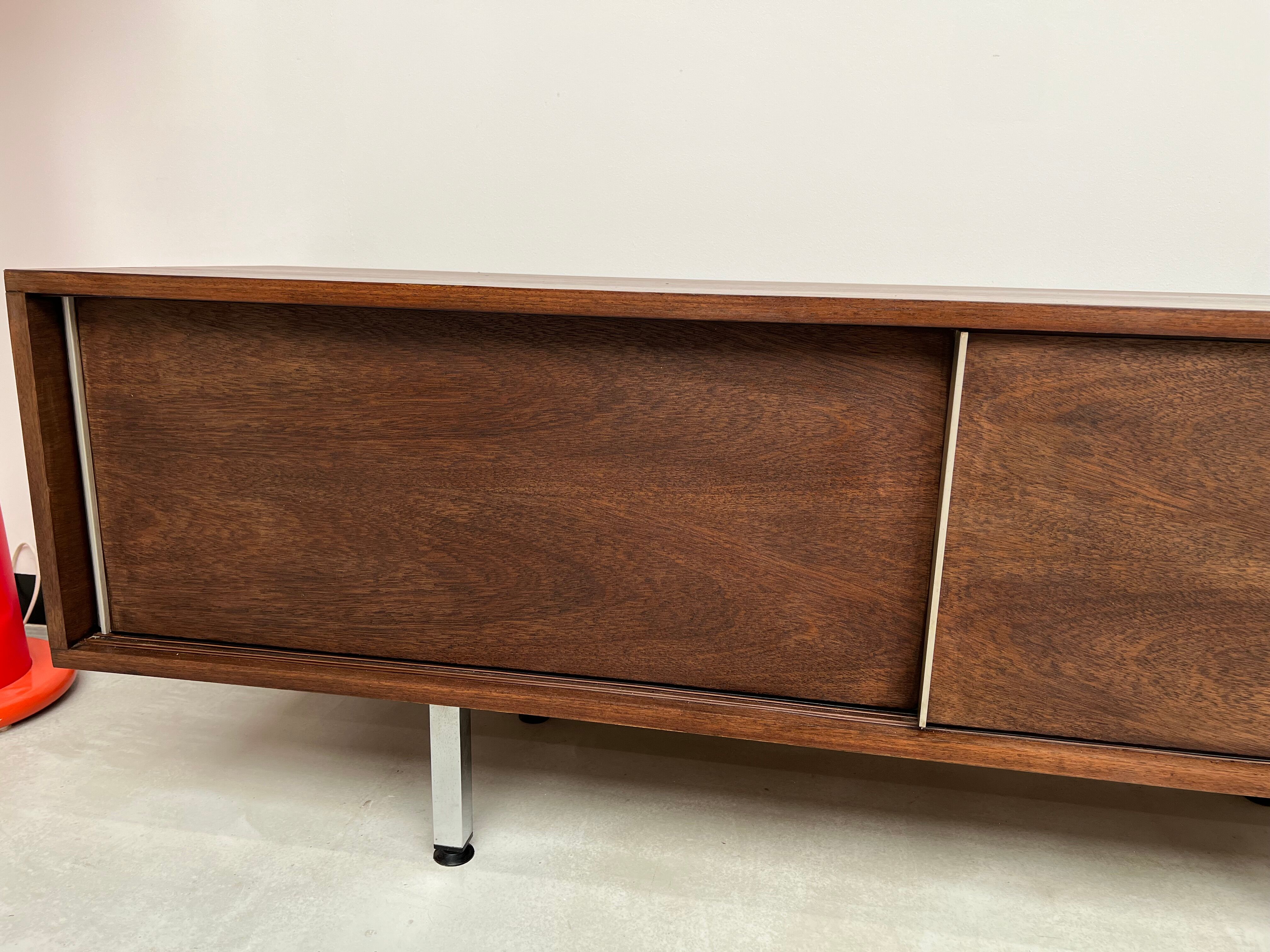 Italian sideboard from the 70s in rosewood