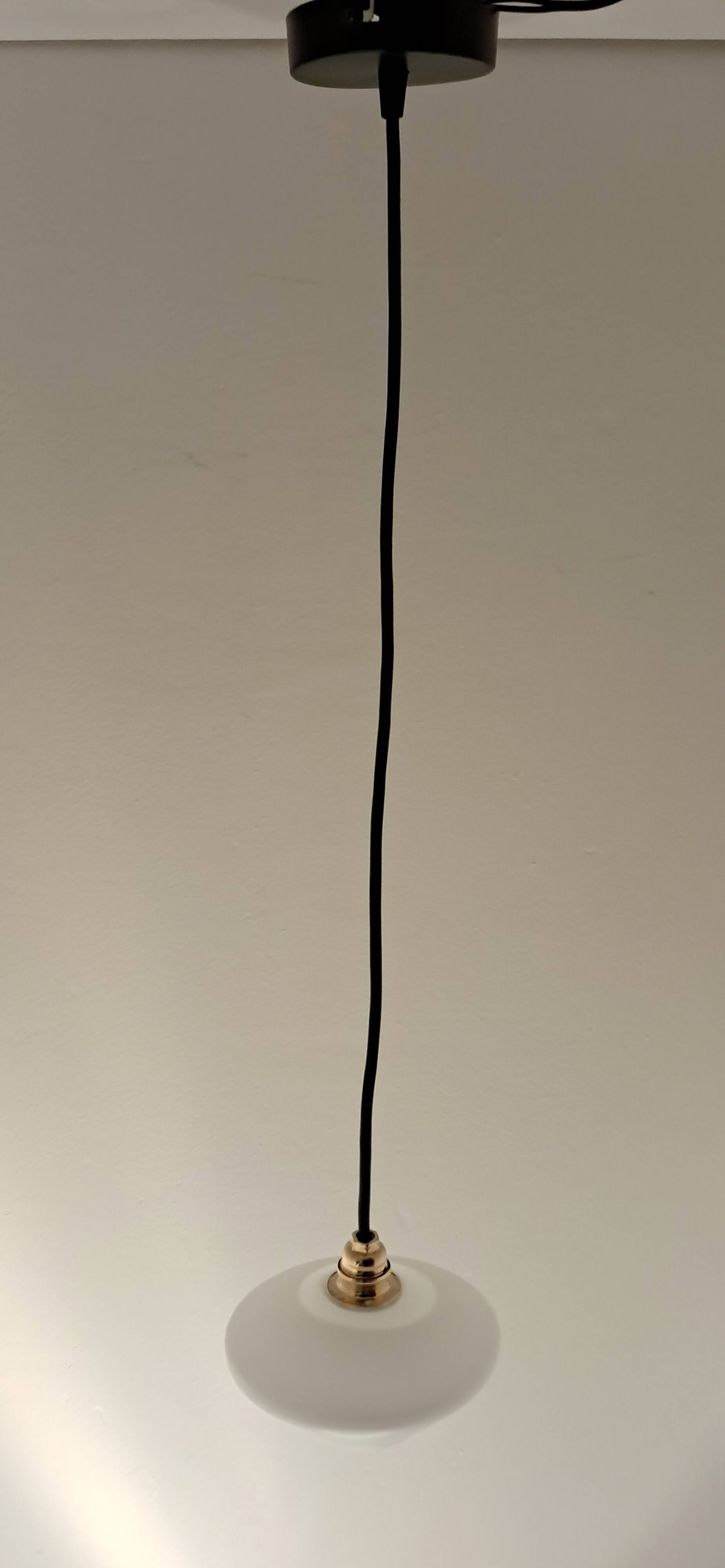 Adjustable suspension in white opaline