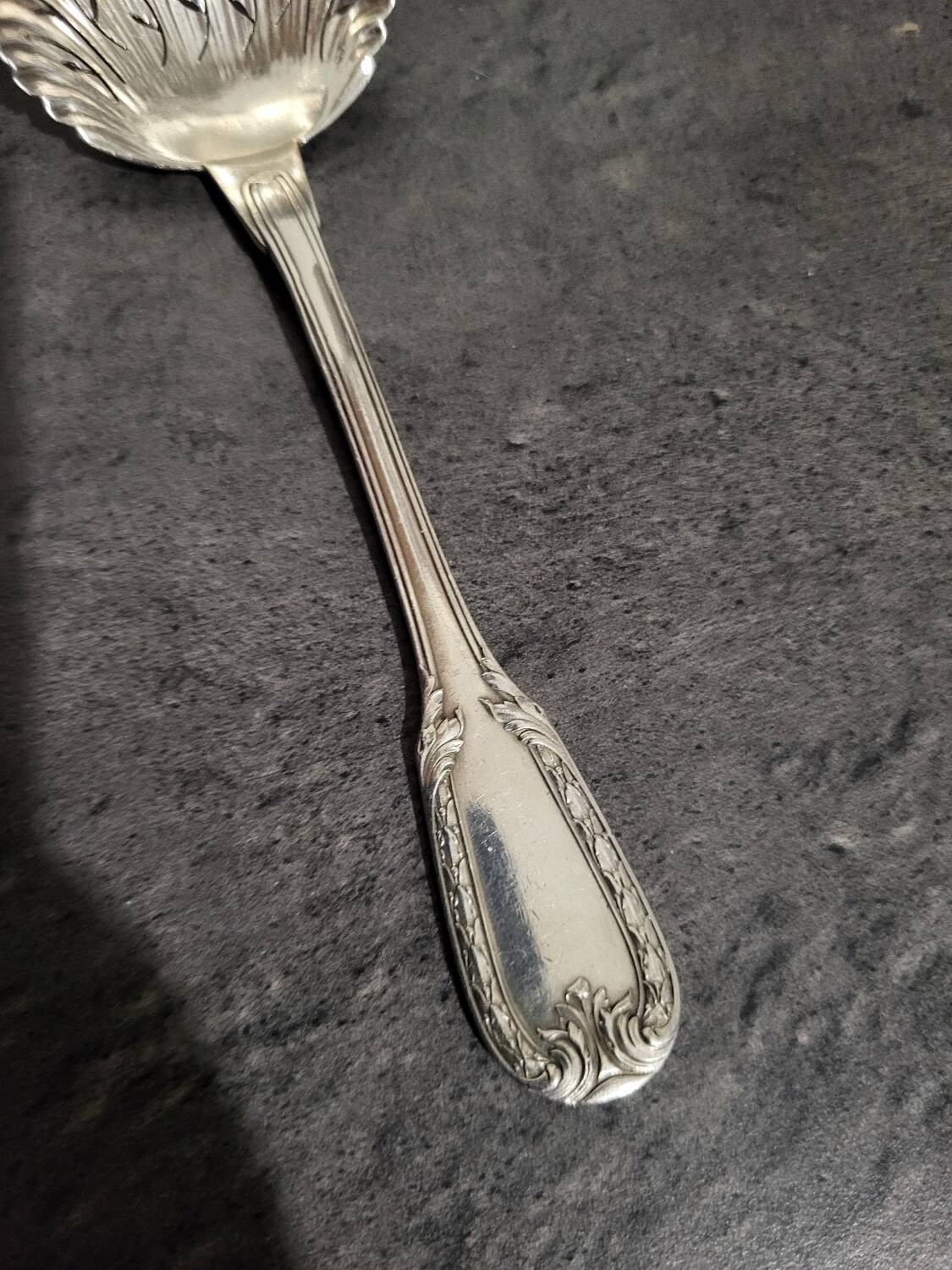 Vintage dusting spoon in excellent condition.