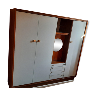 Armoire vintage