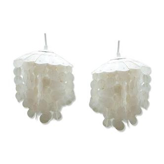 Duo of hanging lamps in mother-of-pearl tassels