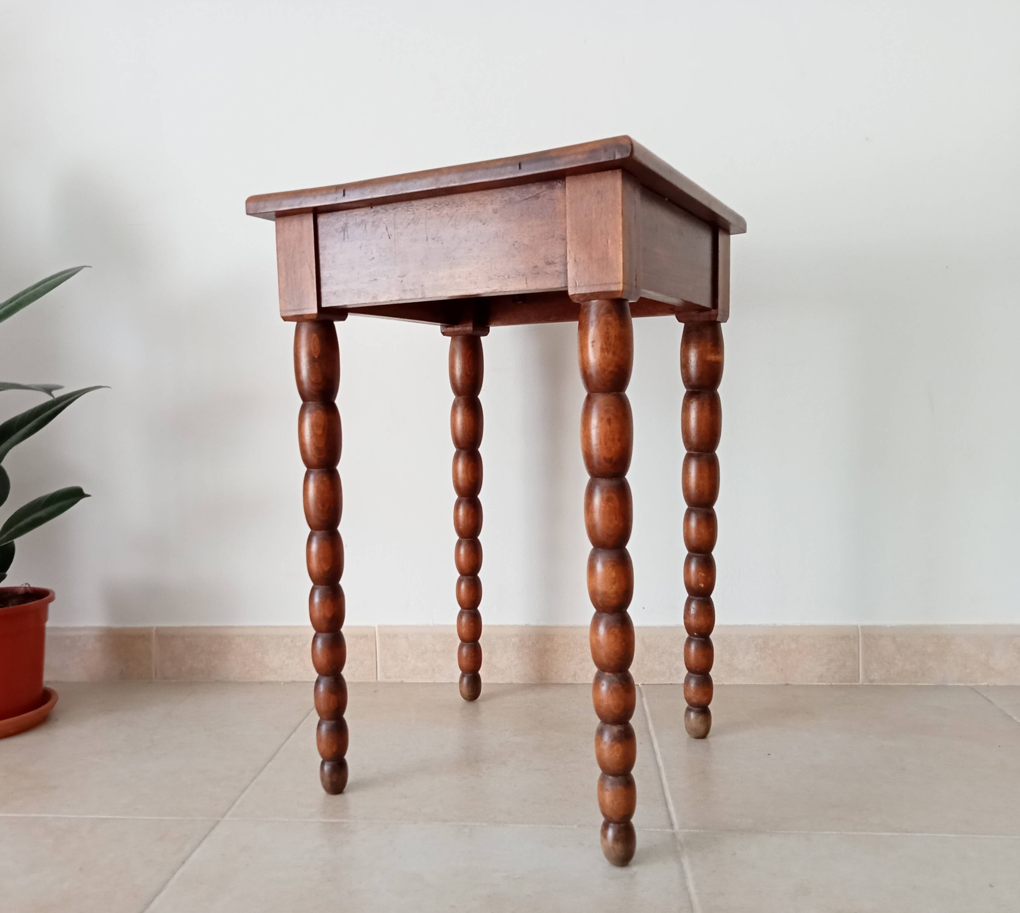 Early 20th century side table in solid oak