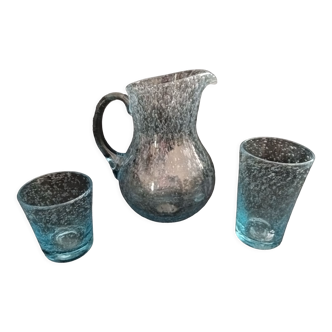 Carafe et ses deux verres signés Biot