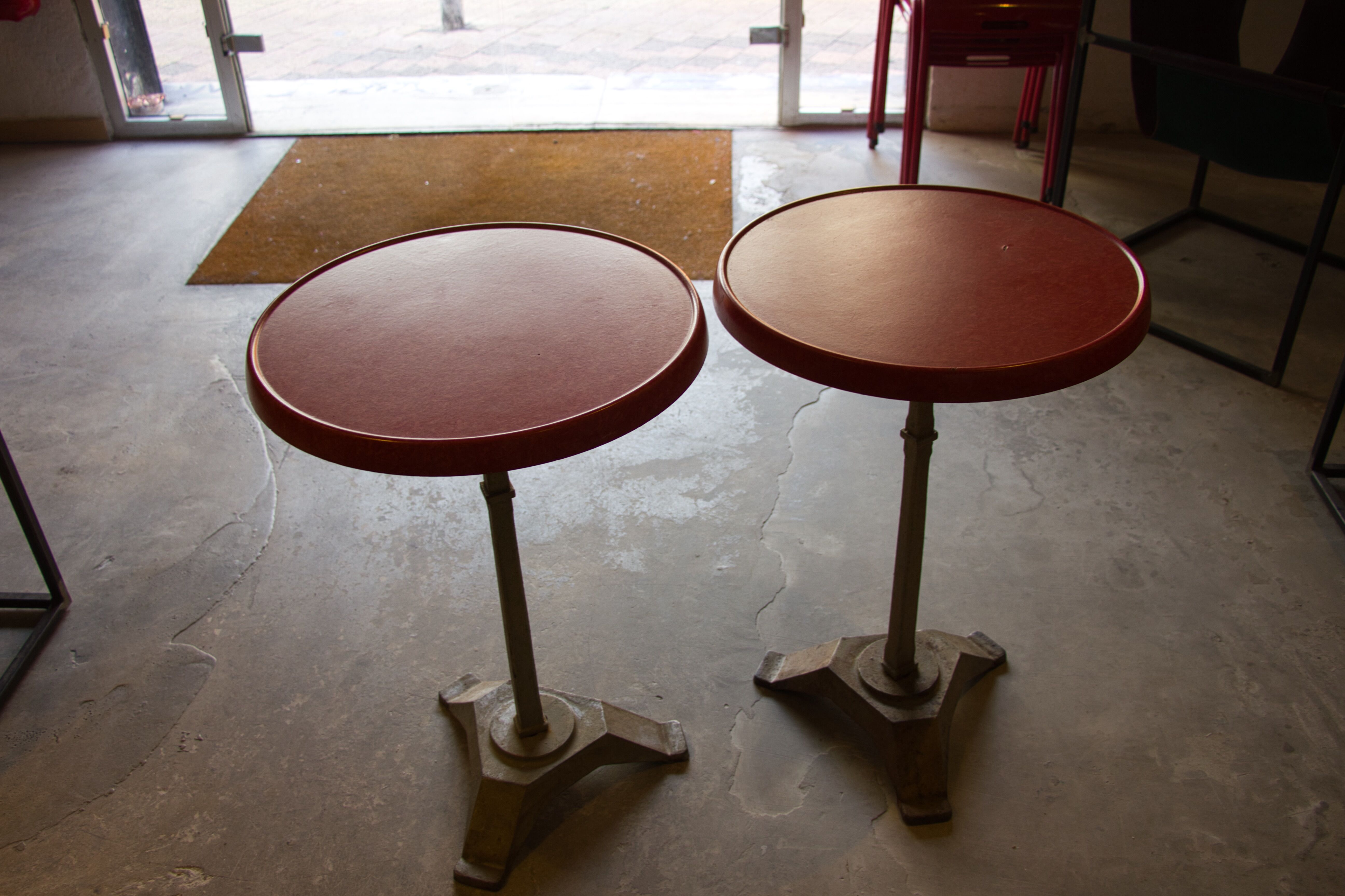 Table bistro bar round Formica red