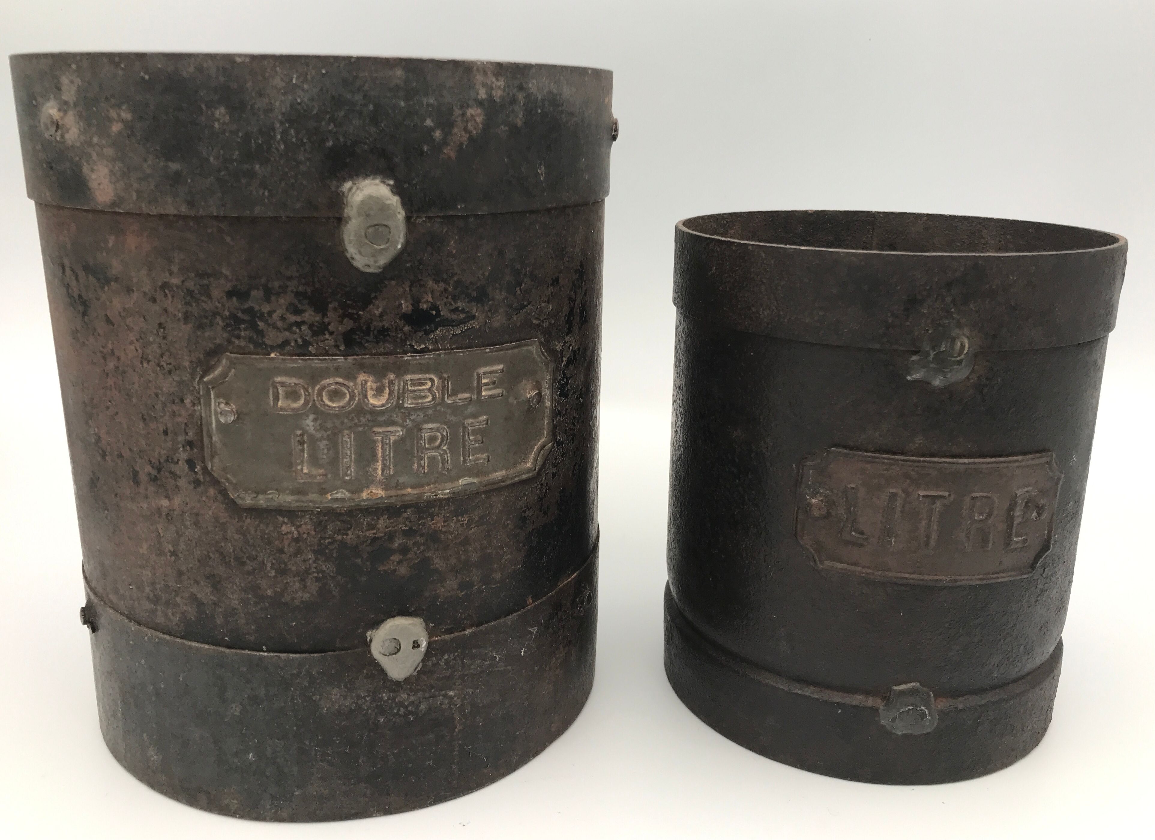 Set of 2 measures or grain pots double liter and liter in iron XlXh