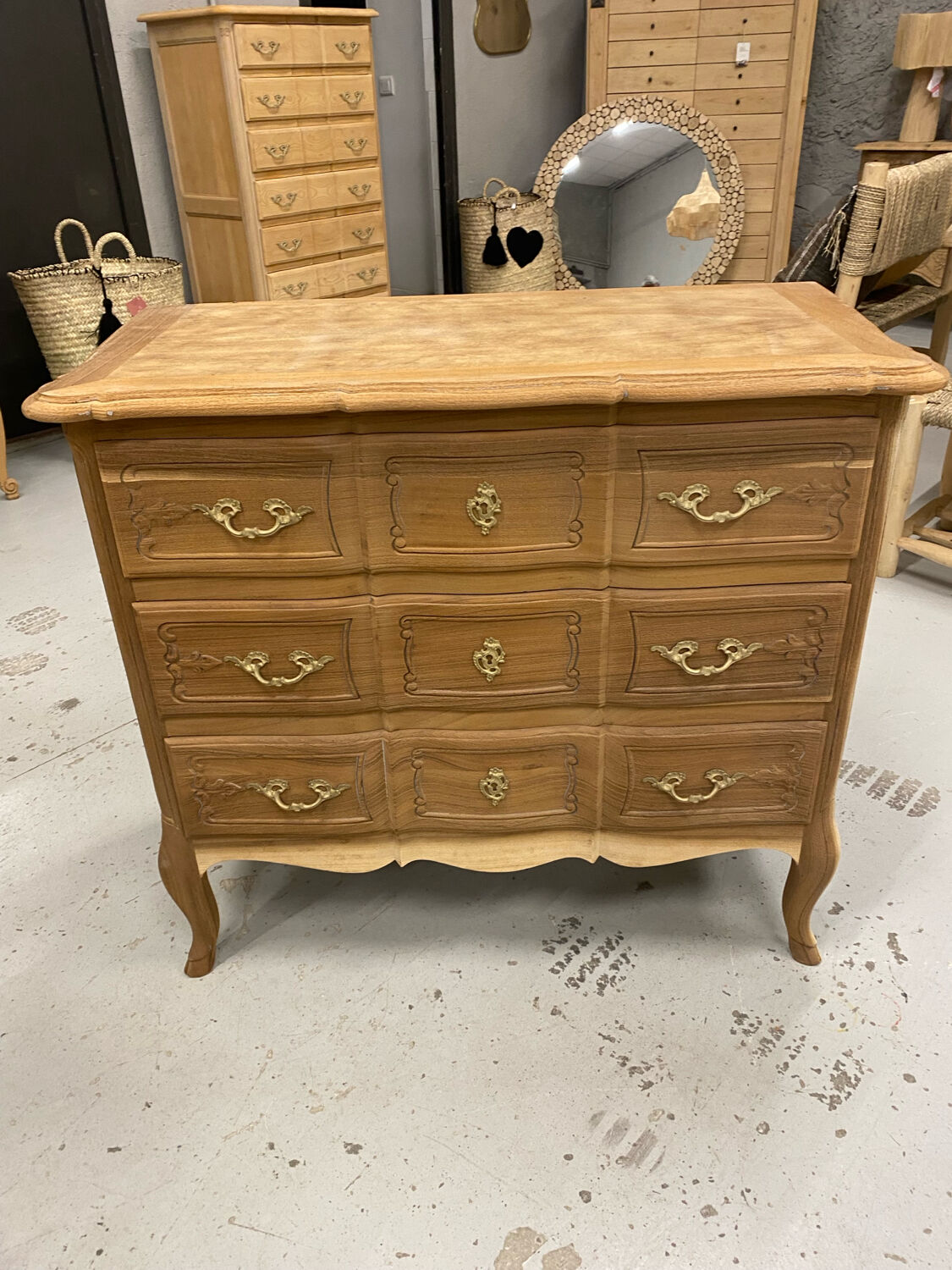 Louis XV style chest of drawers in raw wood