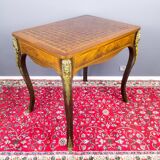 Table française de style Louis XV avec supports en bronze