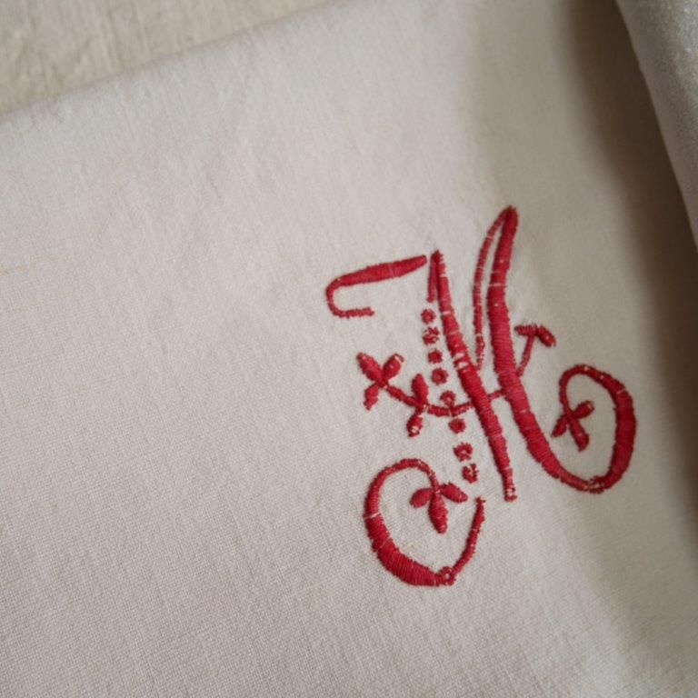 Set of 2 linen tea towels, red embroidery, monogram M